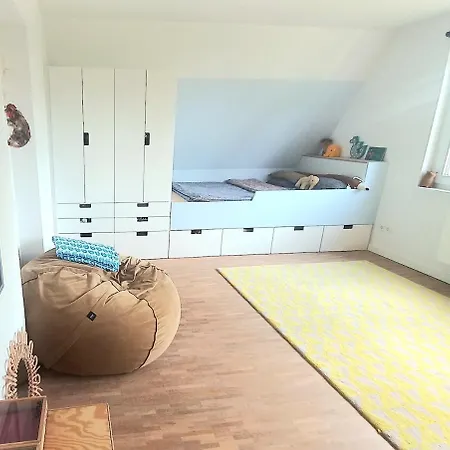 Renovated Townhouse With Garden *
