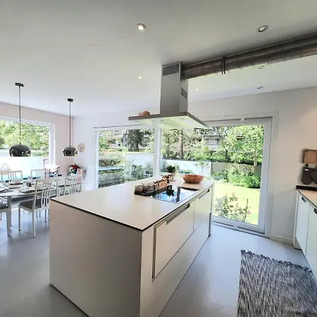 Renovated Townhouse With Garden