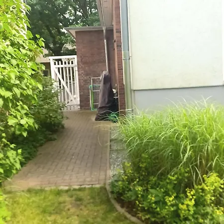 Renovated Townhouse With Garden *