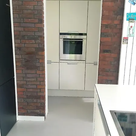 Renovated Townhouse With Garden